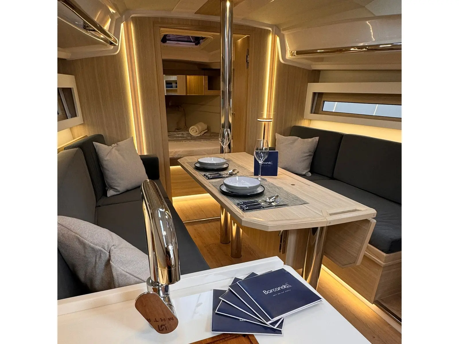 ALAS, Interior image
