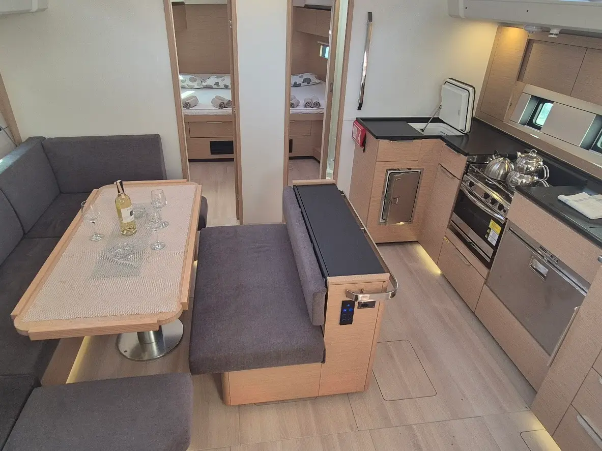 Kille, Interior image