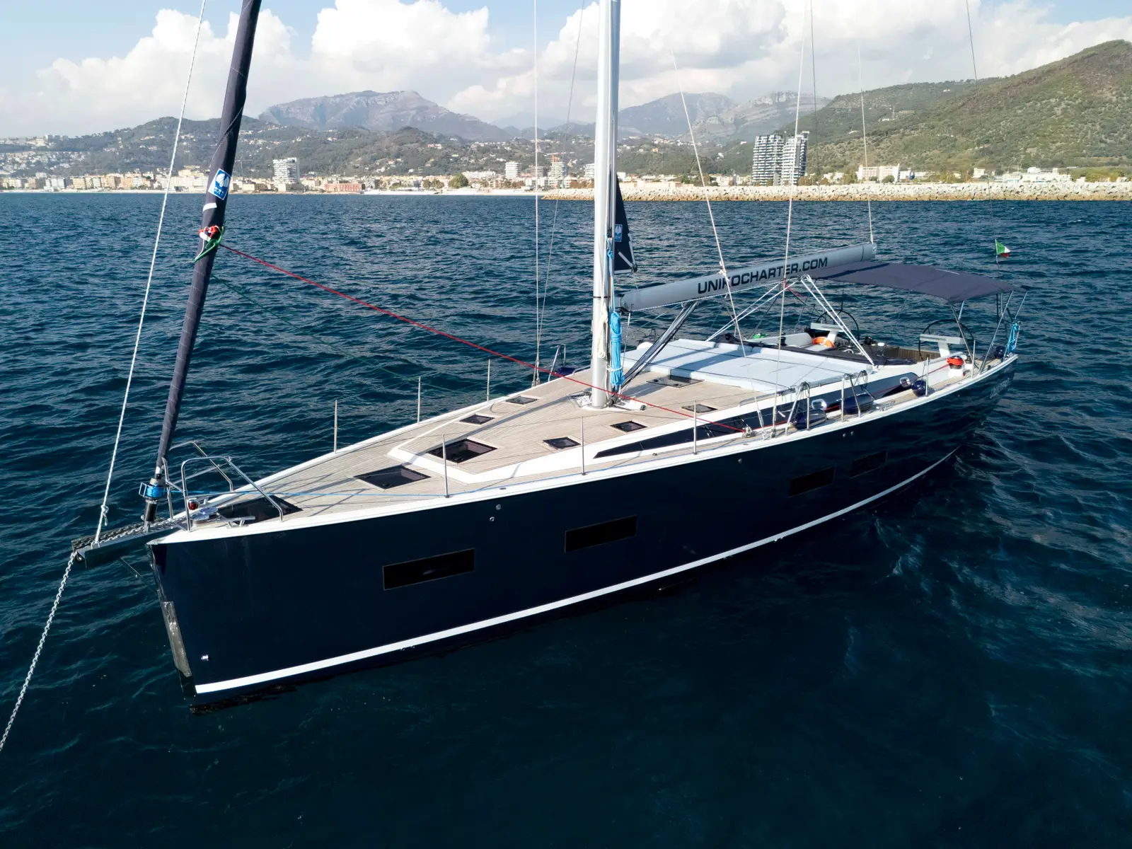 Luna Blu, Main image
