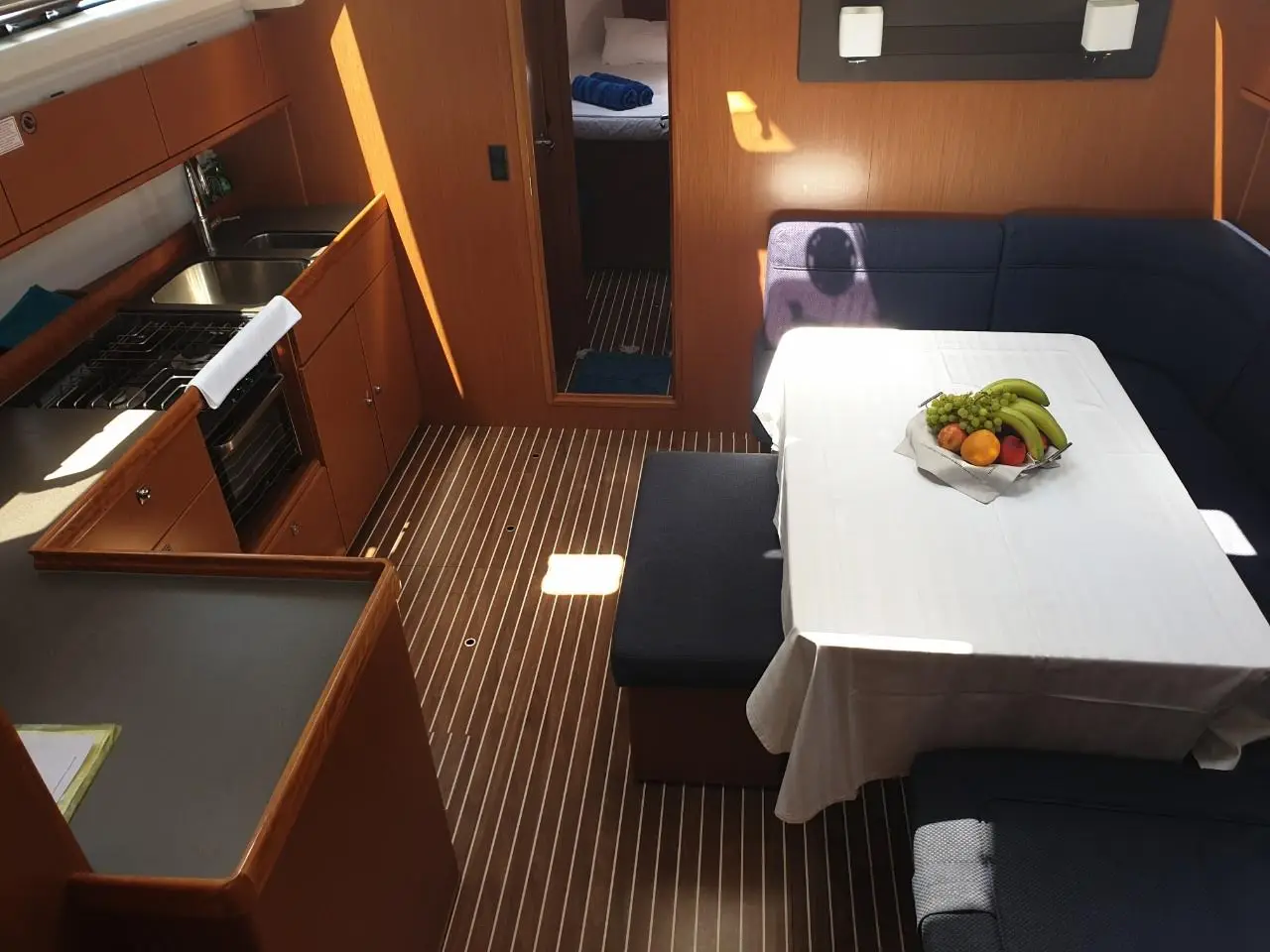 Aelia, Interior image