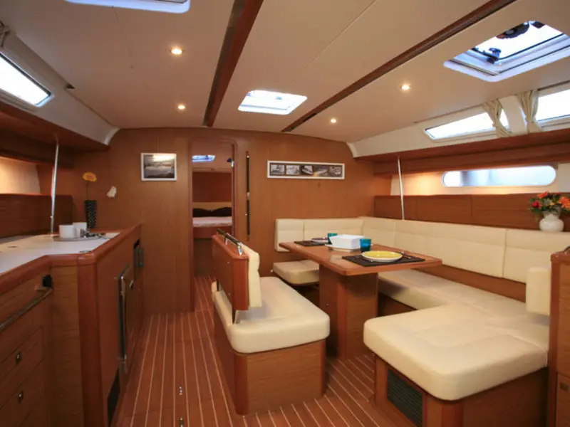 EALIS, Interior image