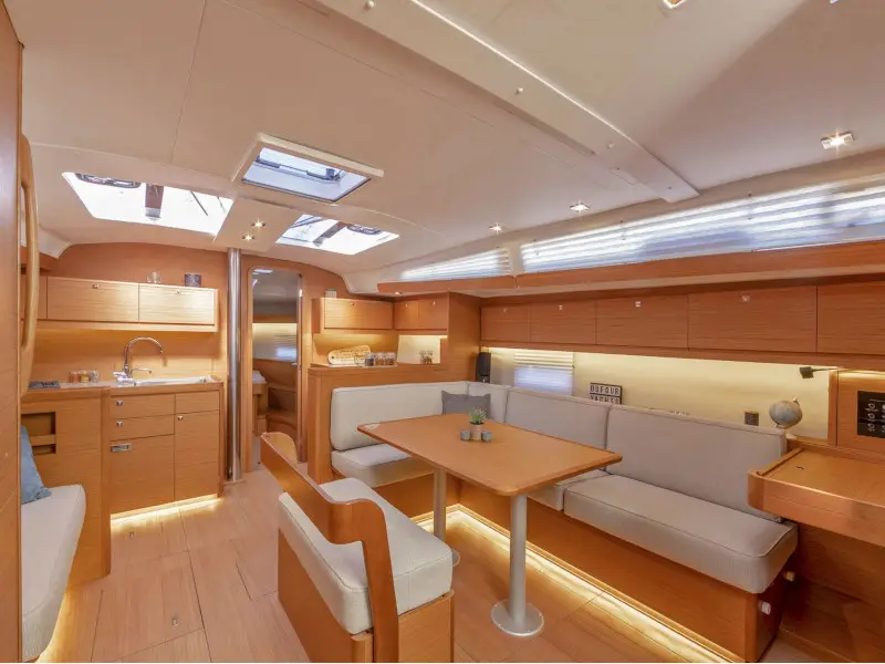 Akira, Interior image