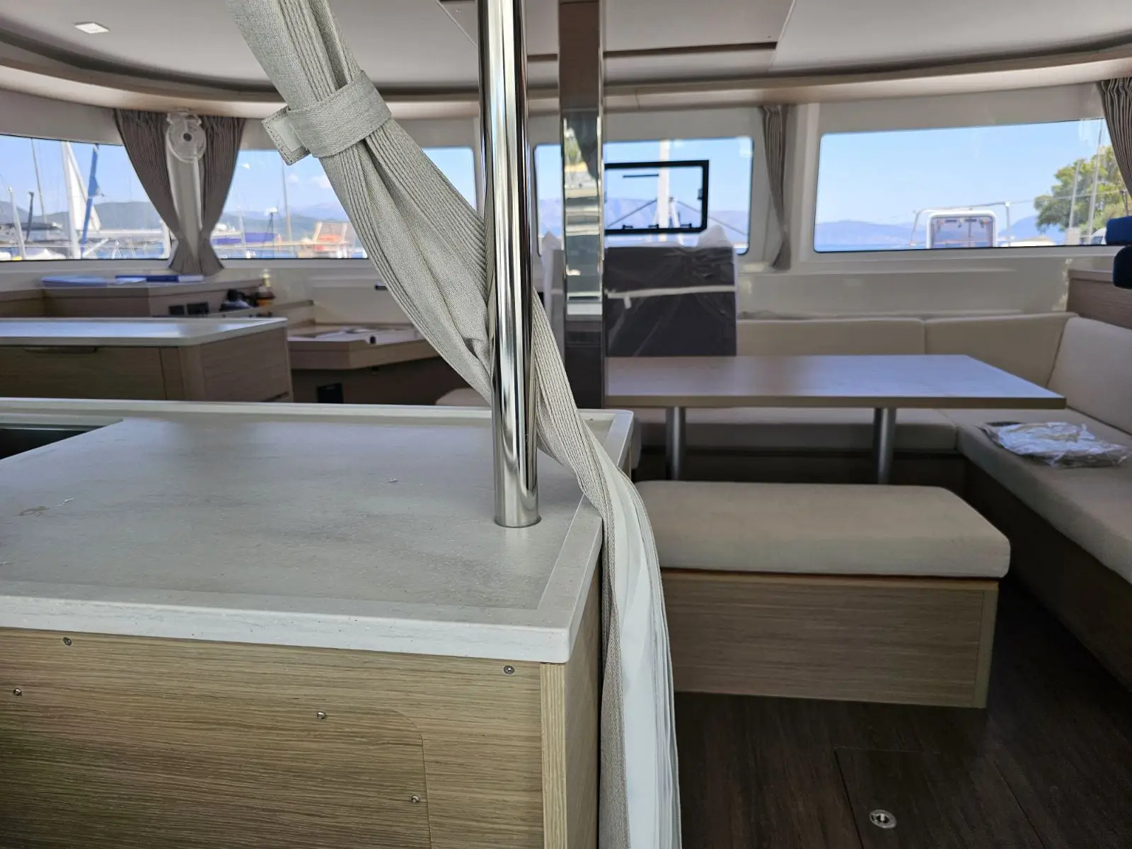 Kayian, Interior image