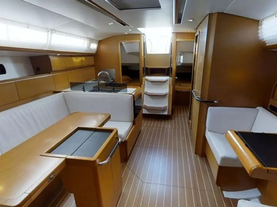Corcho XVI, Interior image