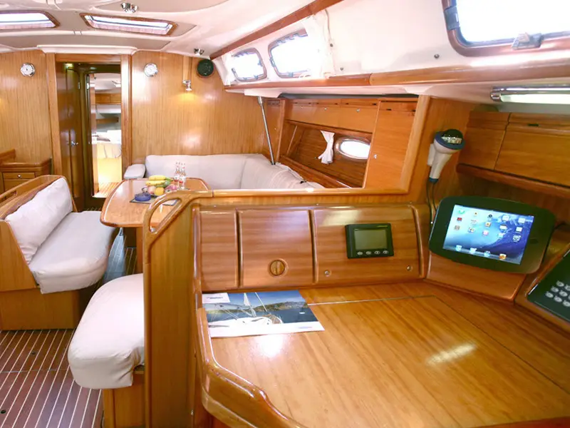 Aiolos, Interior image