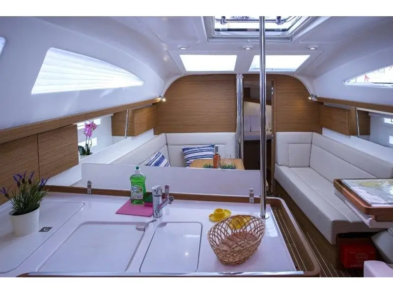 GOOGLE, Interior image
