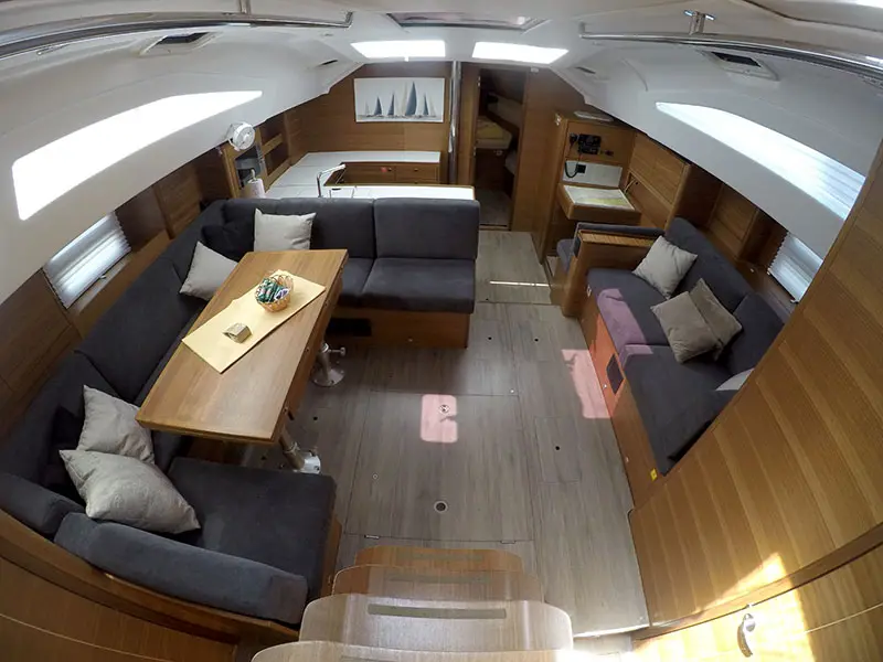 Evana, Interior image