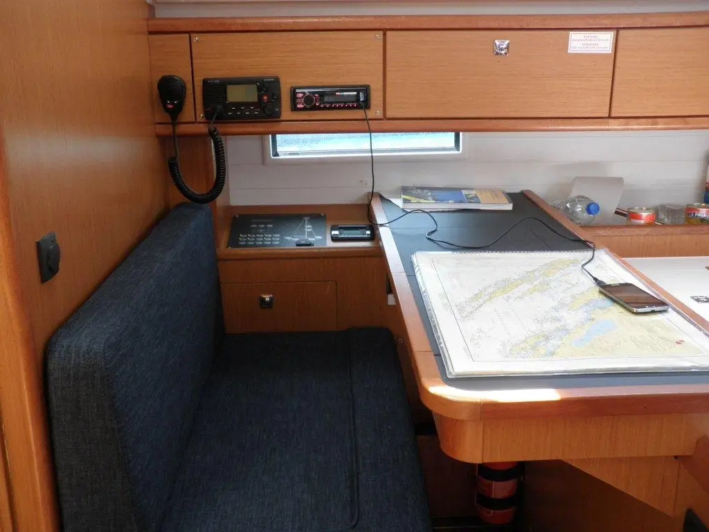 MY WAY ONE, Interior image