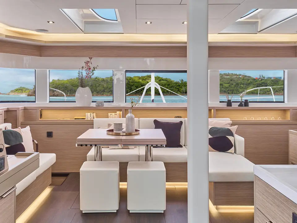 Eterna, Interior image