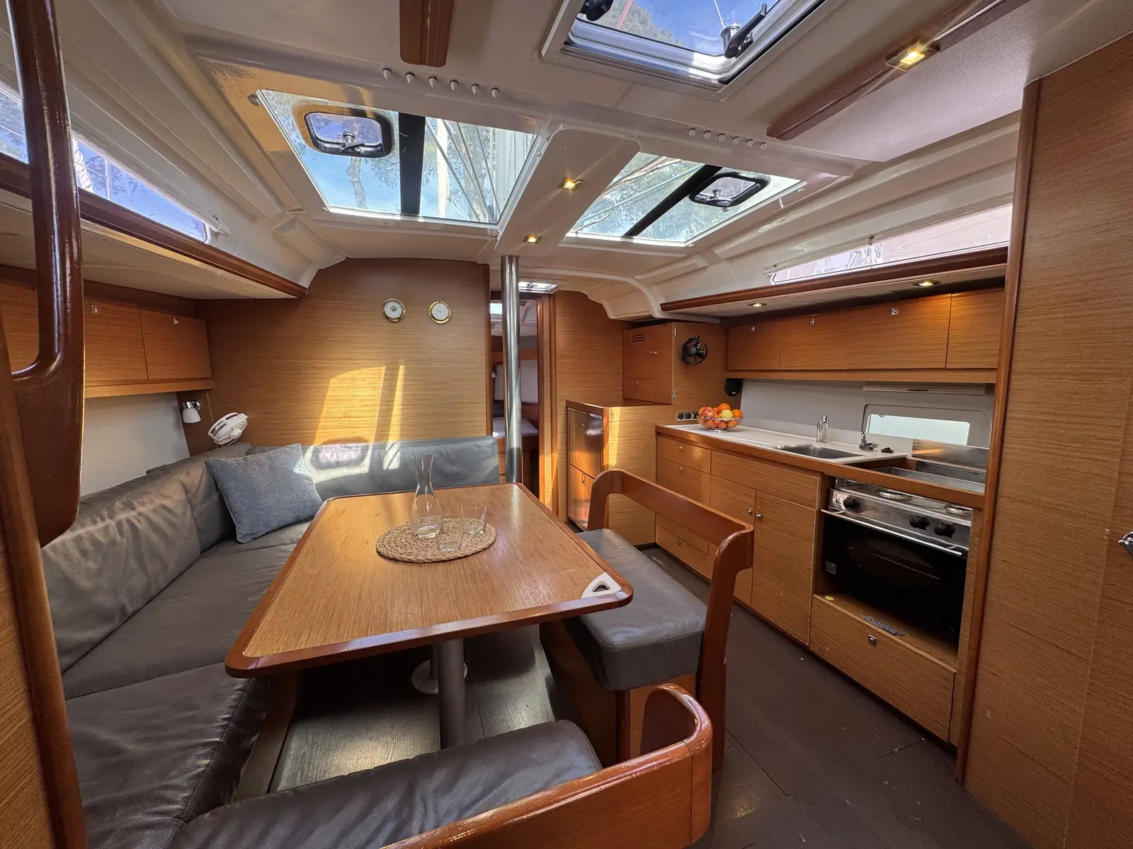 Premium, Interior image