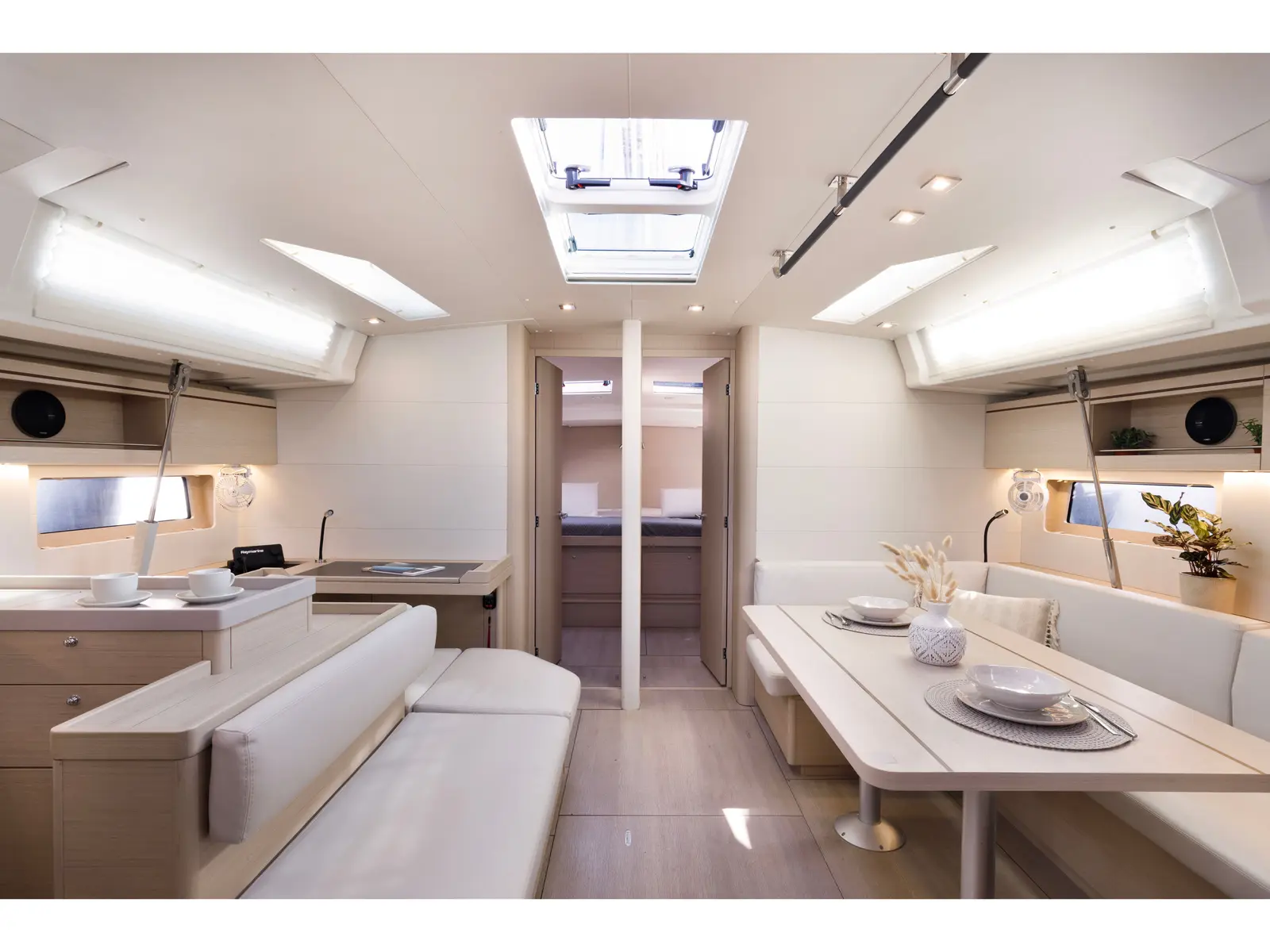 Amelie, Interior image