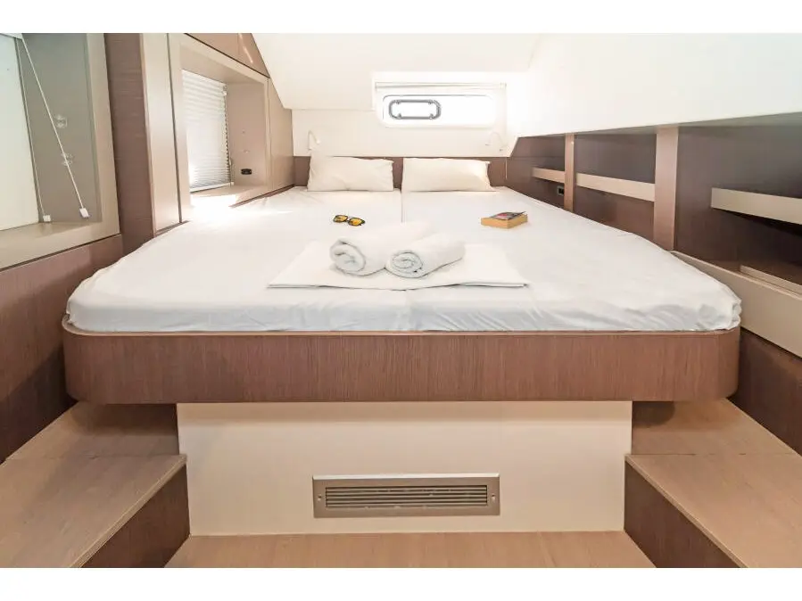 LOS ROQUES, Interior image