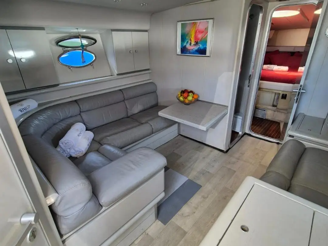 Cherokee Tres, Interior image