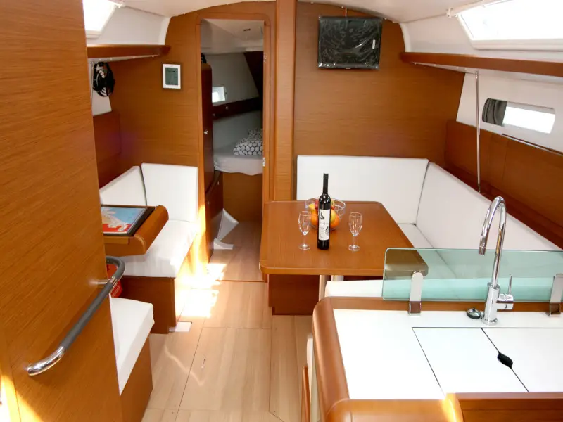 Mira, Interior image