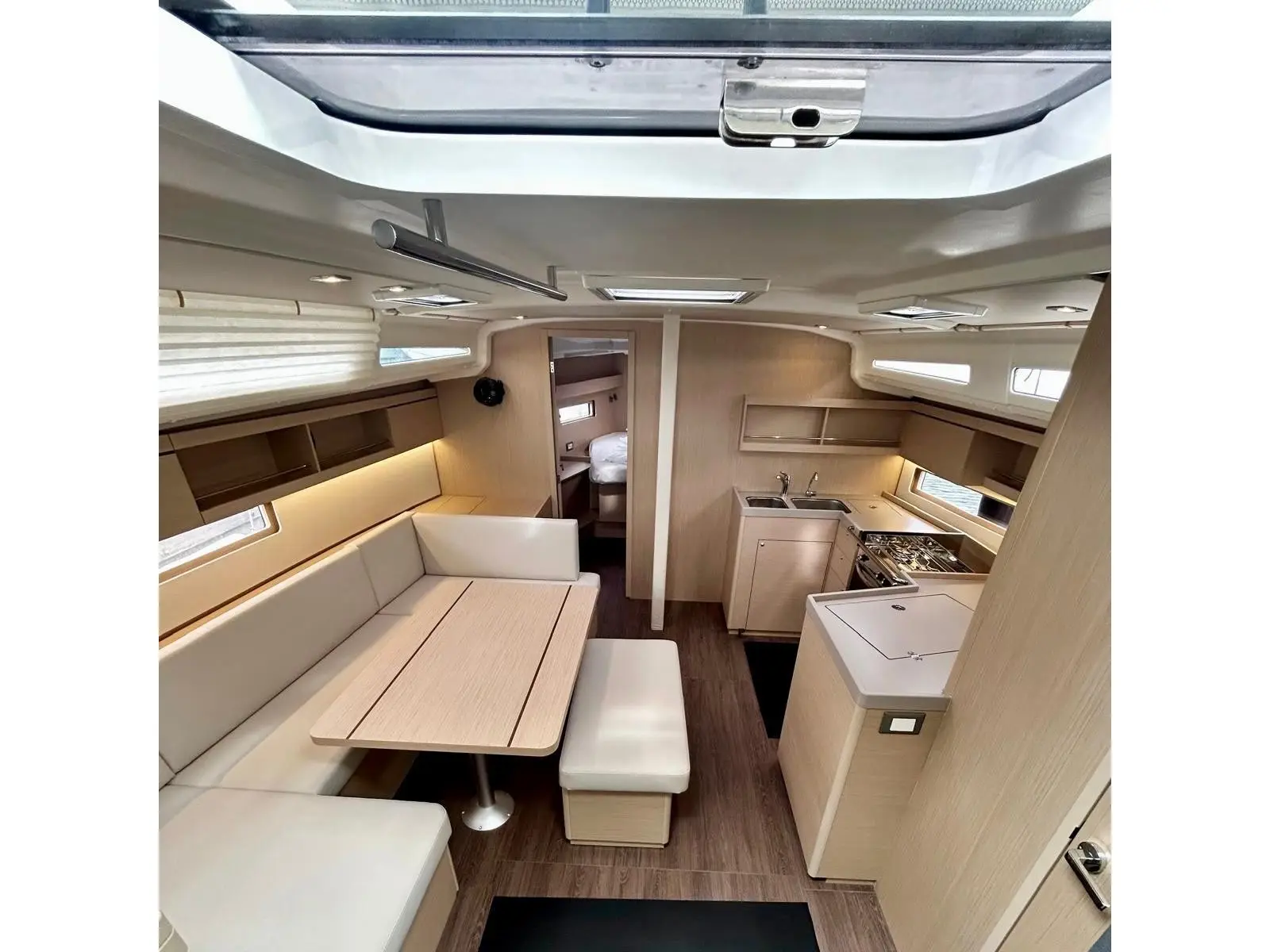 Dinamica, Interior image