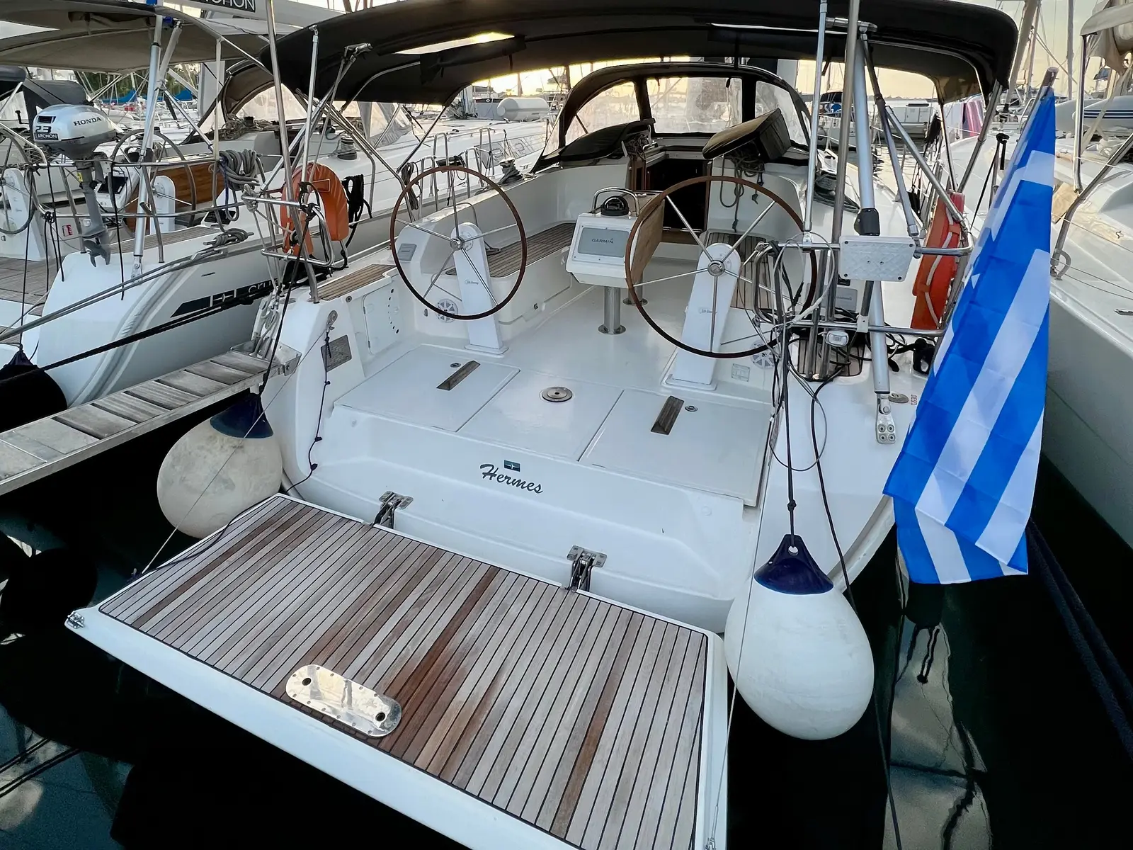 Hermes, Main image