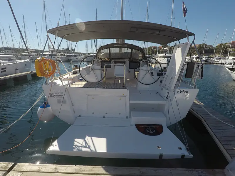 Petra, Dufour 460