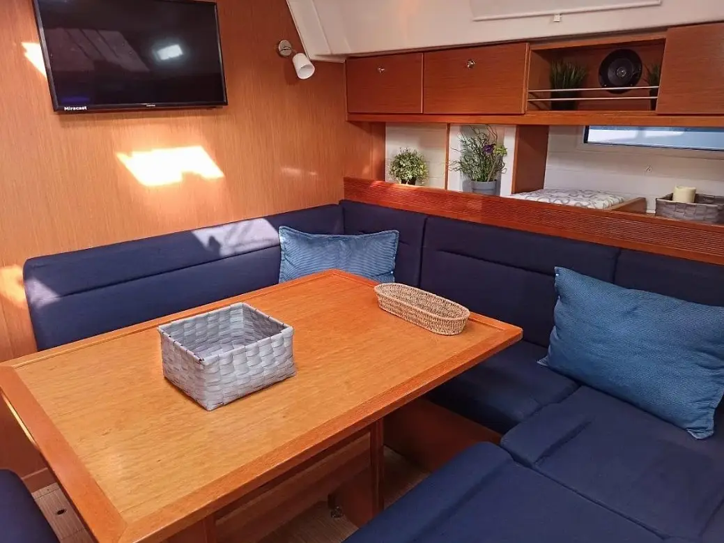 Saffron, Interior image