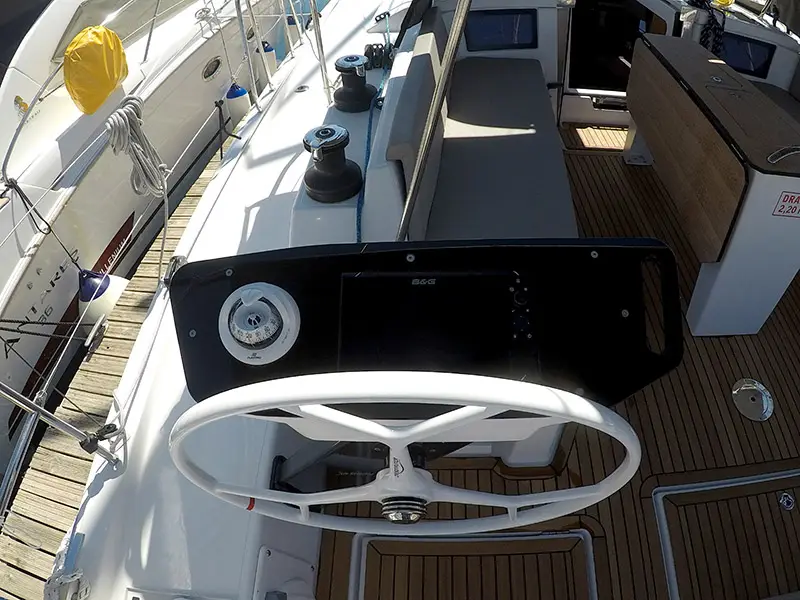 Dama, Dufour 44