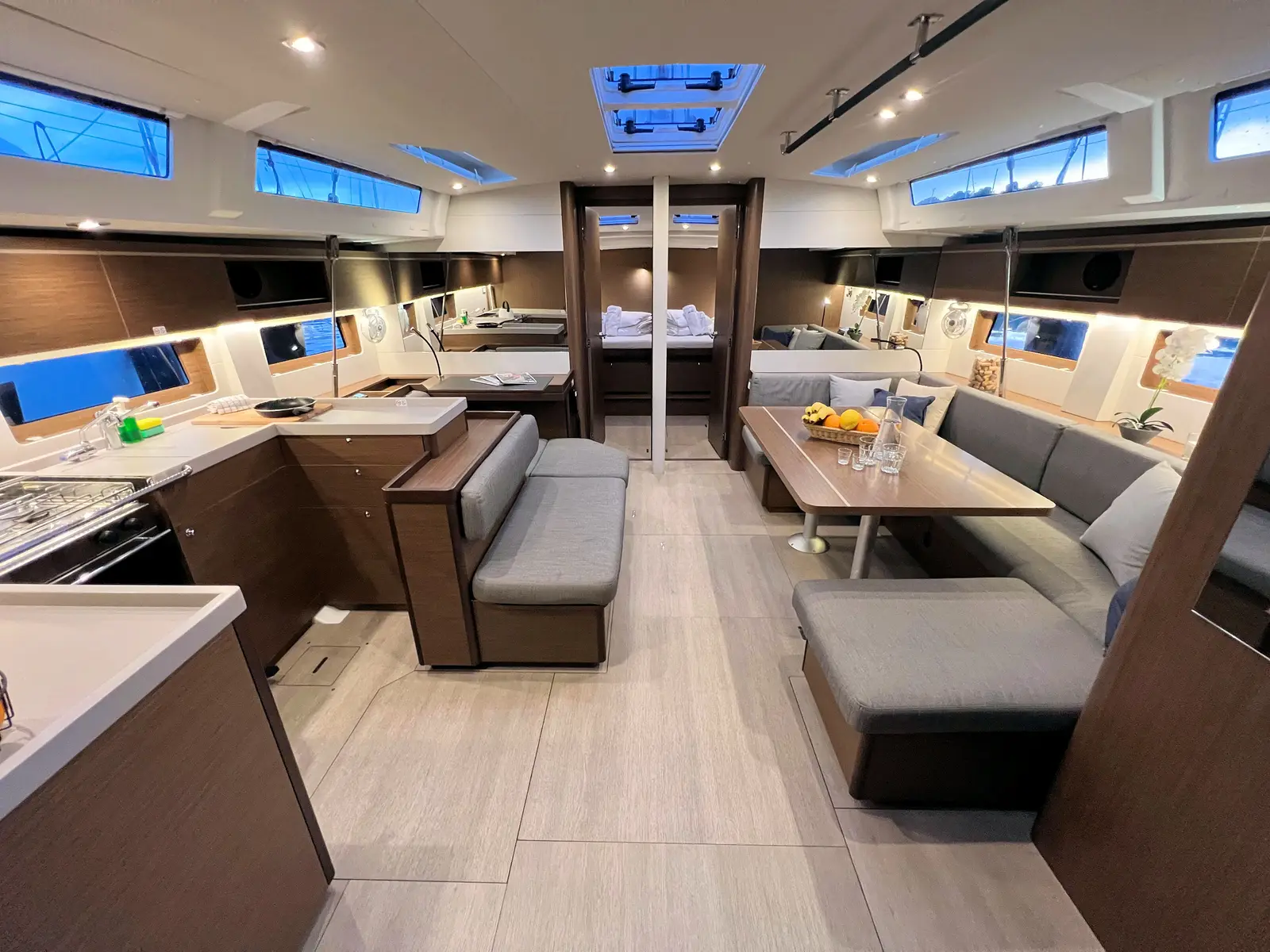 Panda II, Interior image