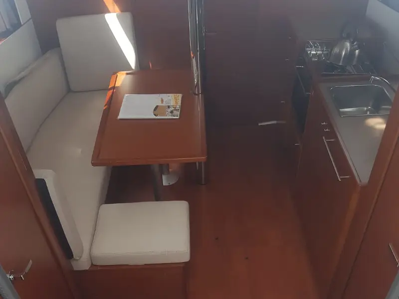 Matilde, Interior image