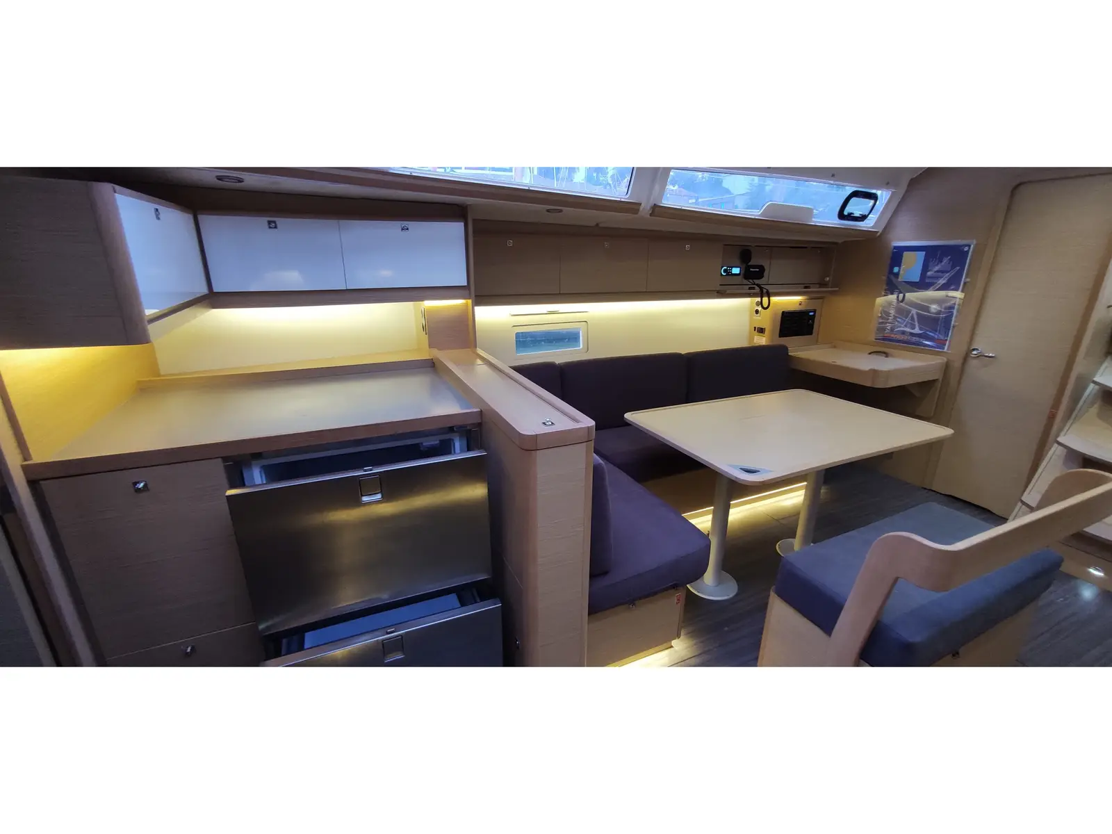 Enki, Interior image