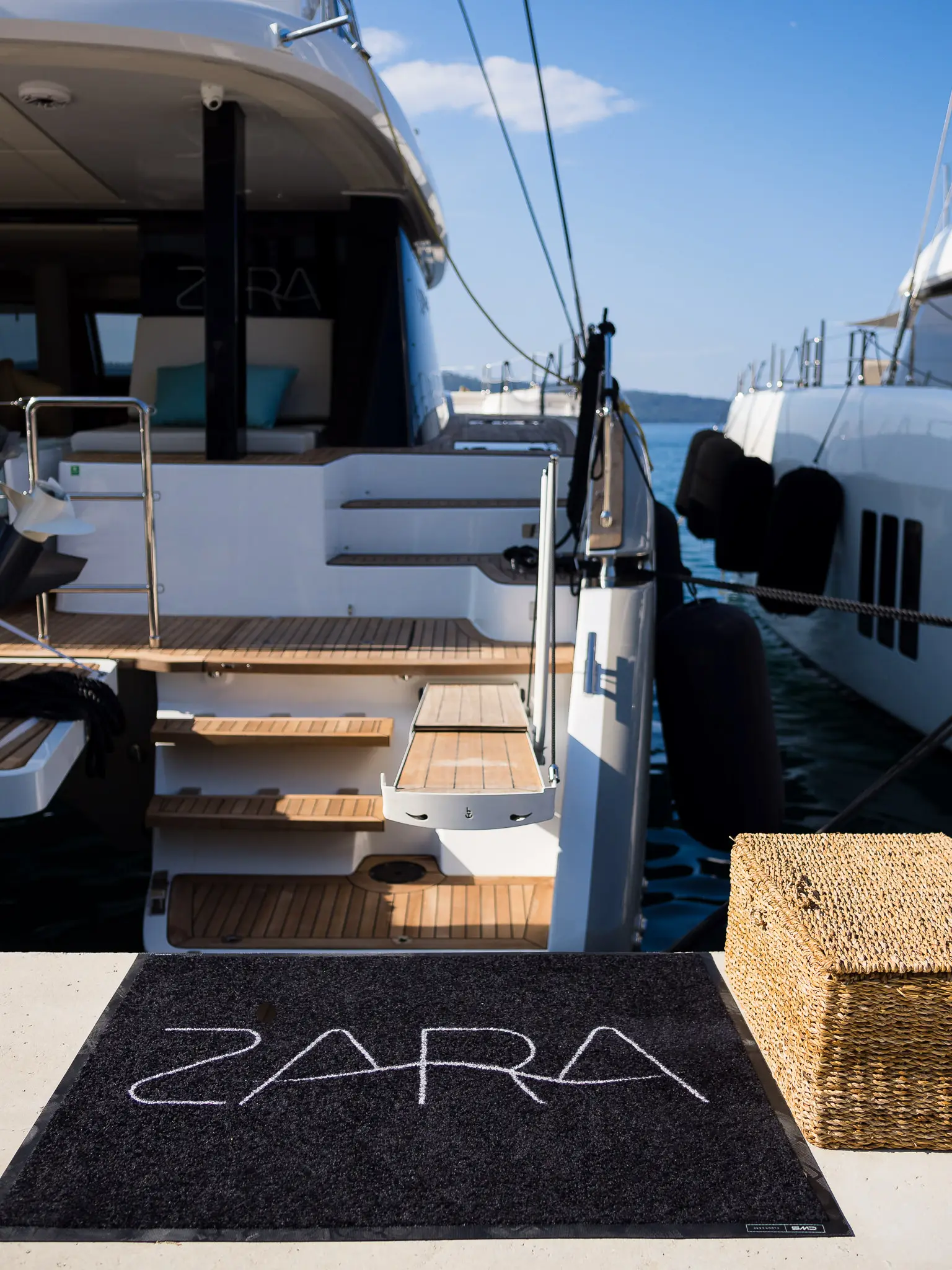 ZARA, photograph 74