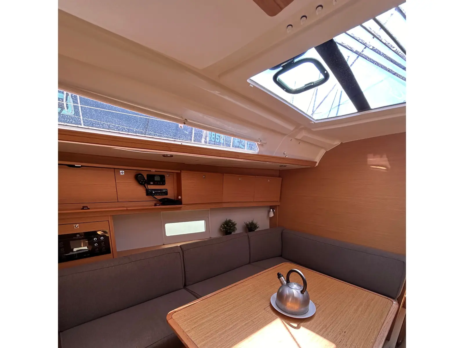Echo I, Interior image