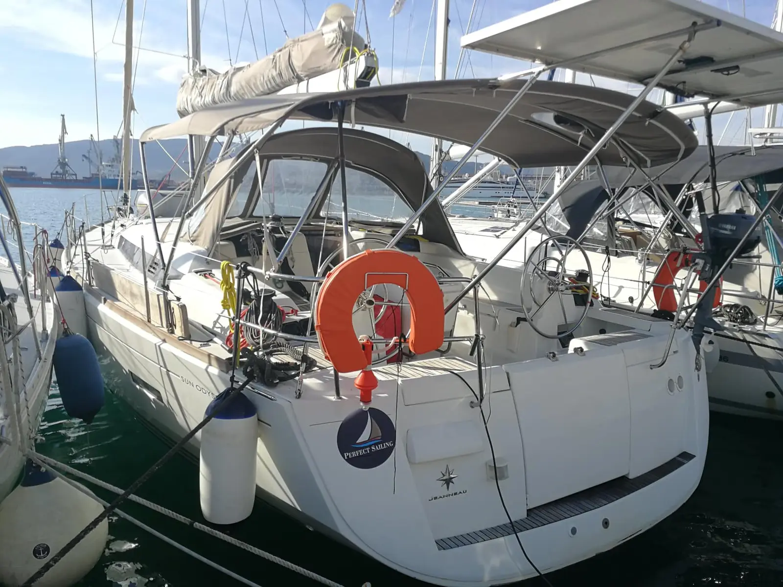 Marina 1, Main image