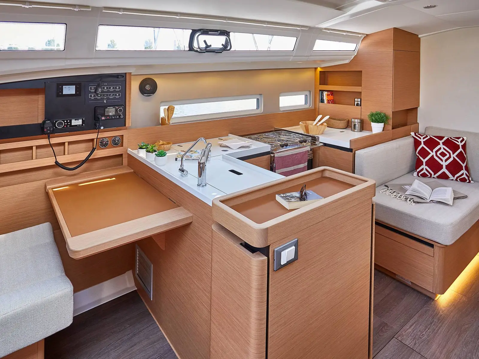 JIMMY, Interior image