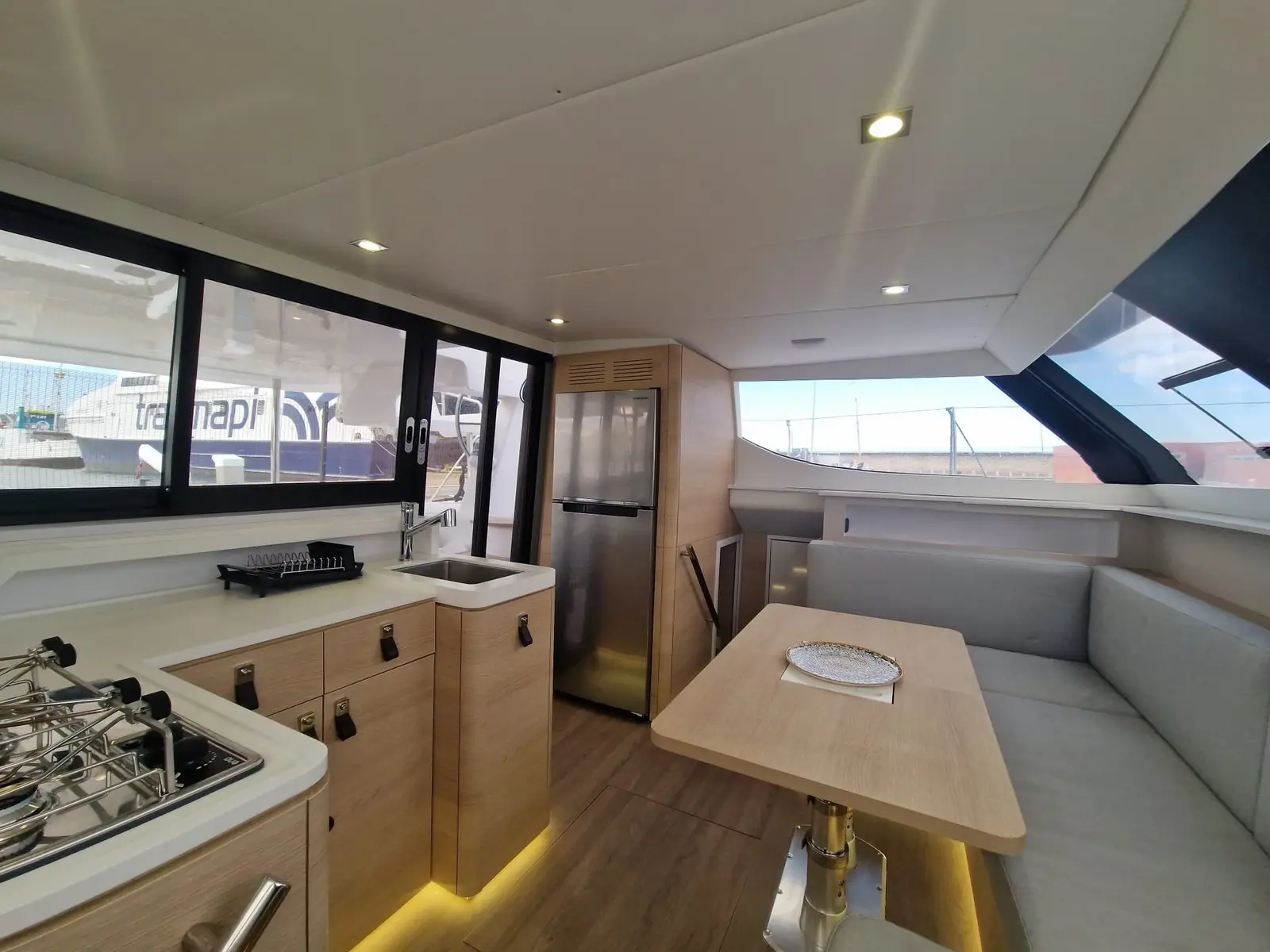 WENNY, Interior image
