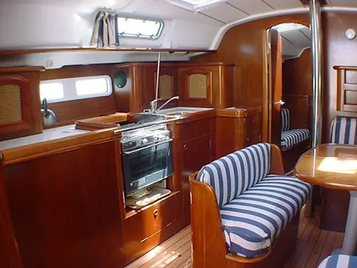 Phenicusa Magic, Interior image