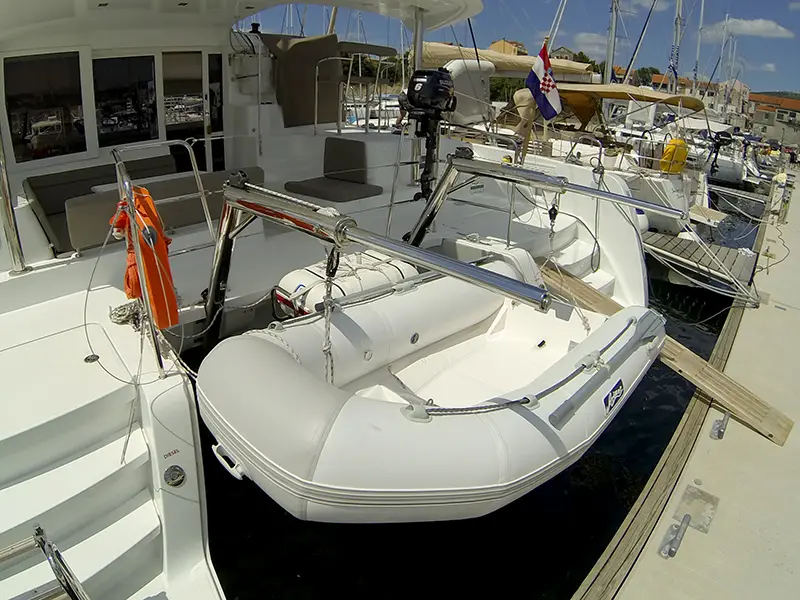 Bob Cat, Lagoon 39