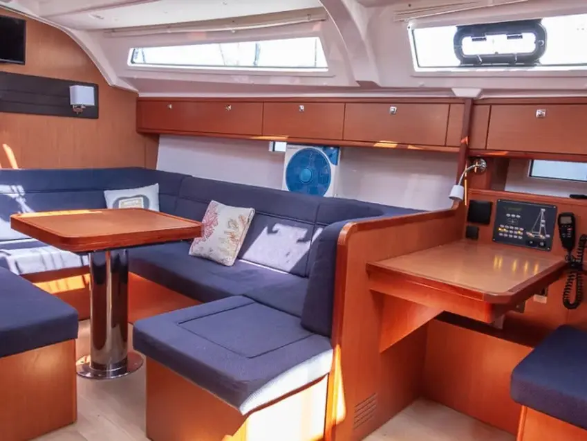Quintessa, Interior image