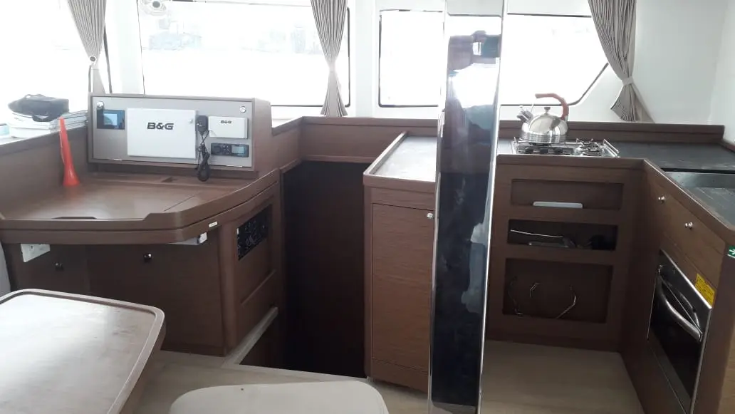 Uiara, Salon / Navigation