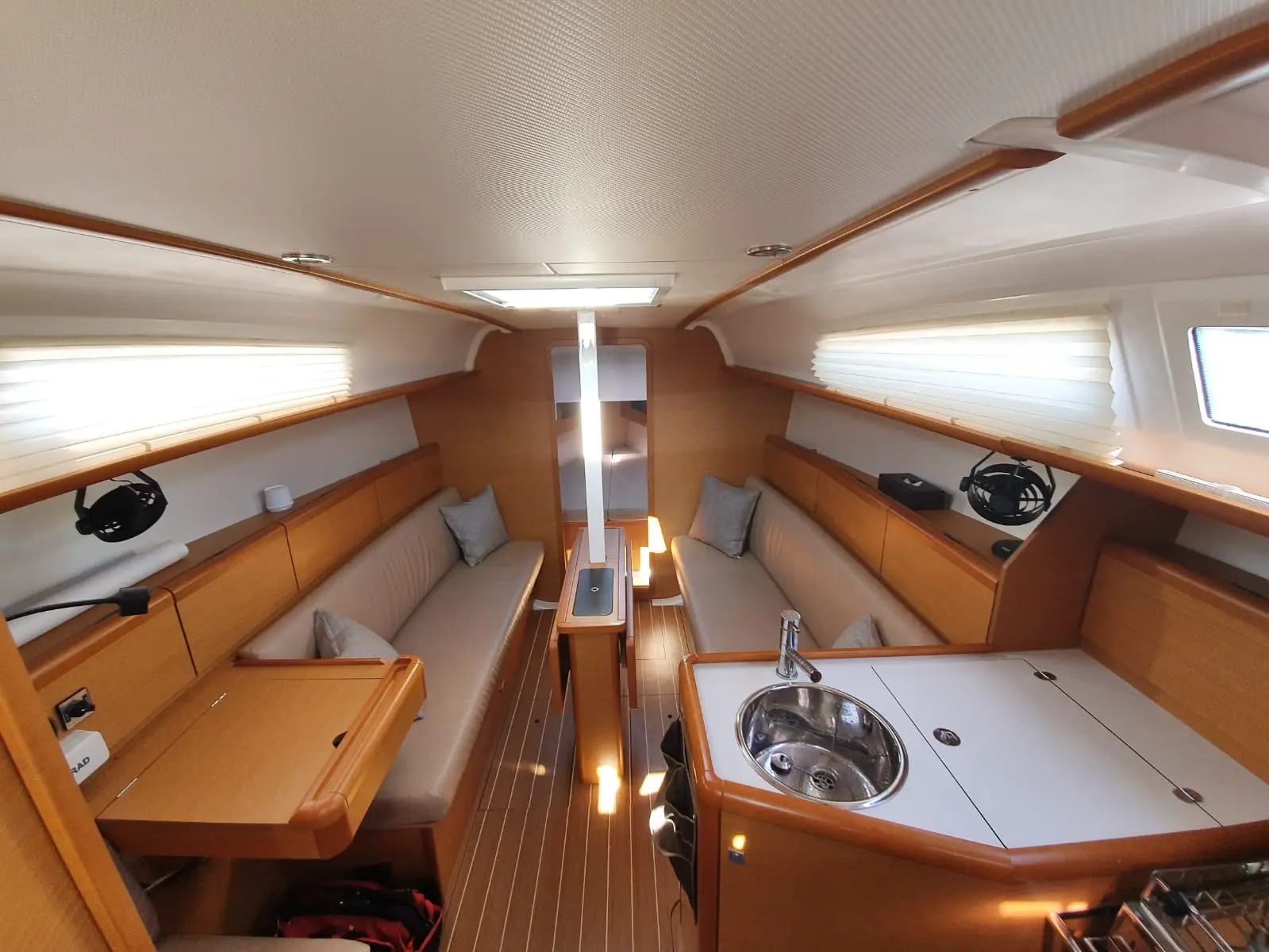 Aqua, Interior image