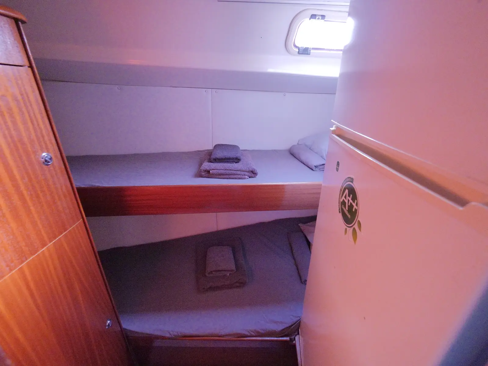 Velero, photograph 6