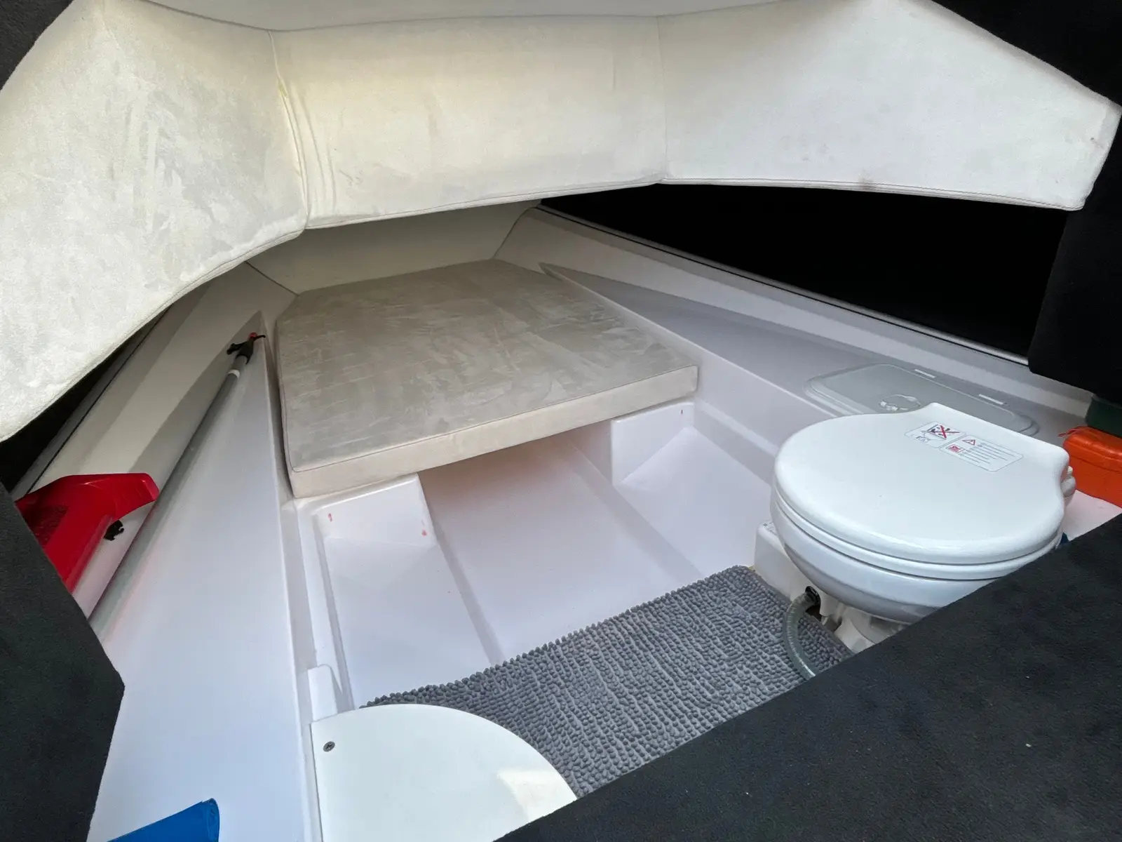 no name, Interior image