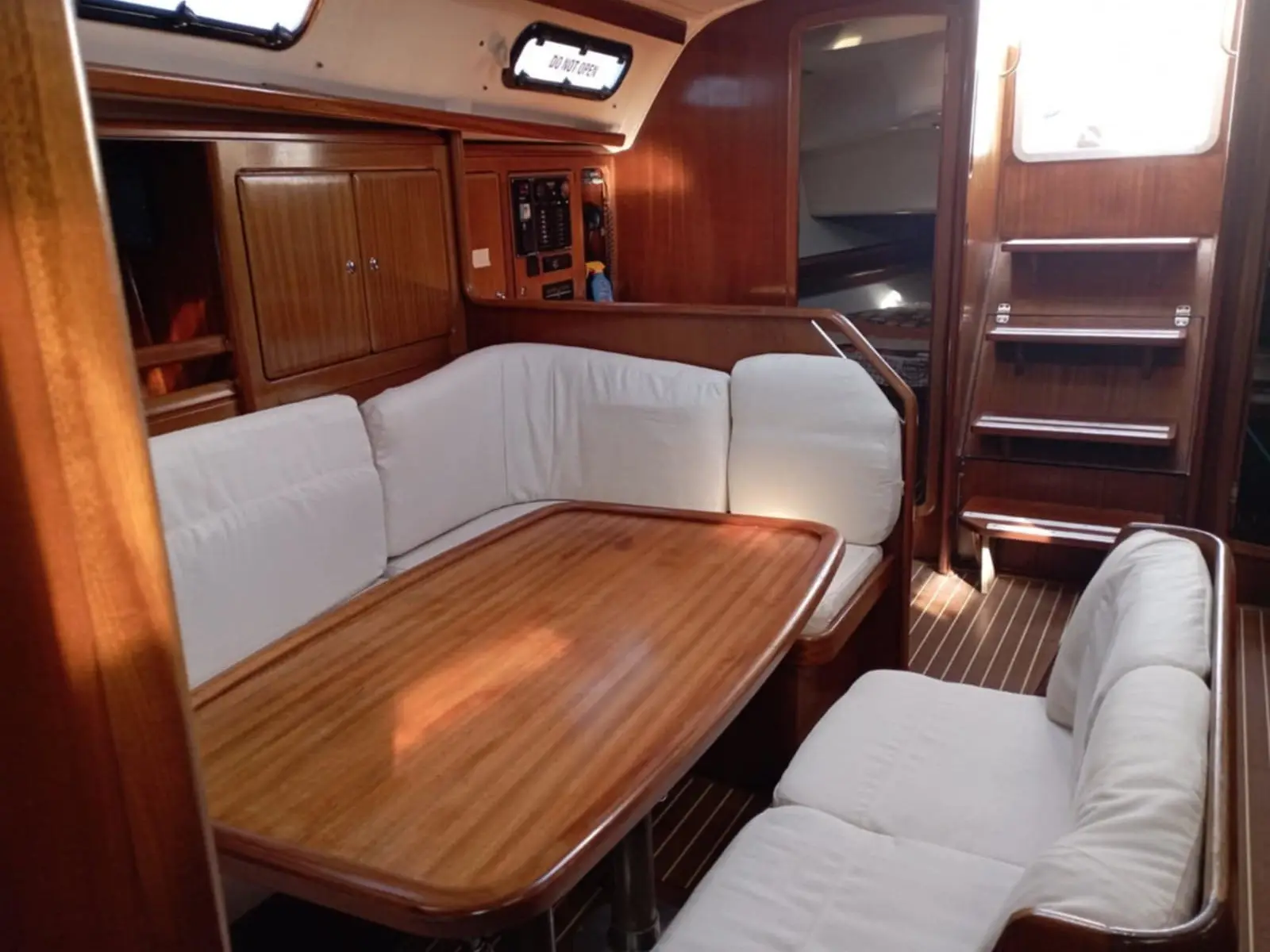 Salty Baby, Interior image