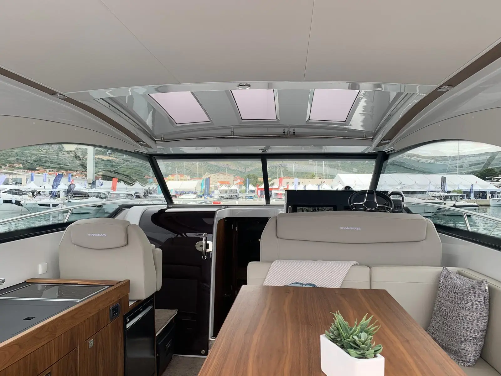 OHANA, cockpit