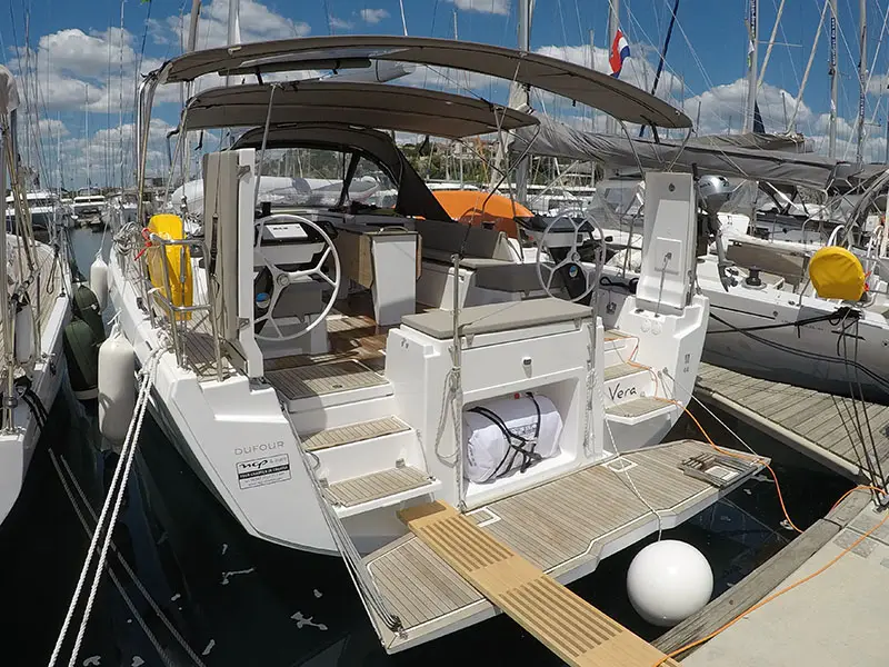 Vera, Dufour 44
