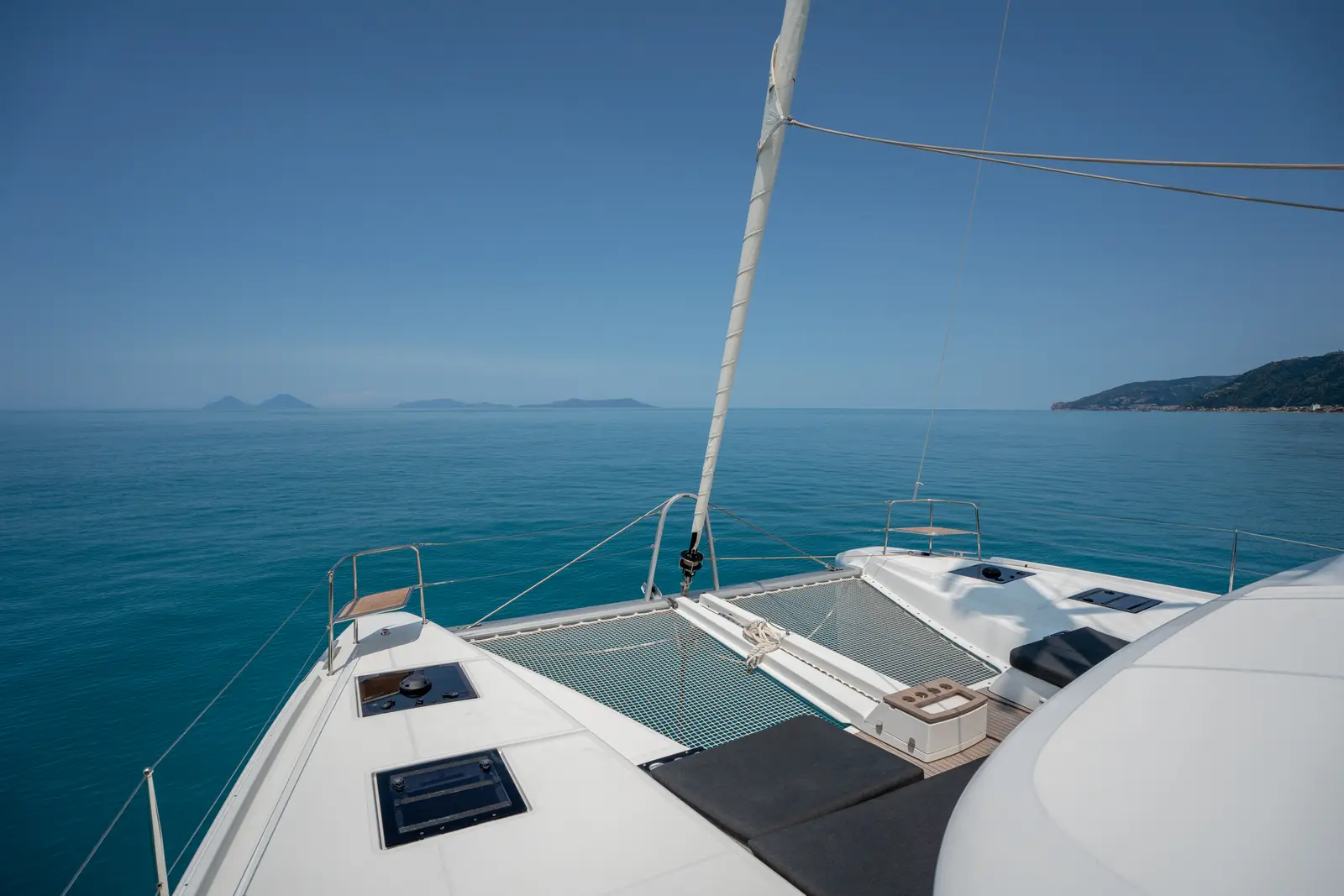 SAILUXE - Allegra, Bow
