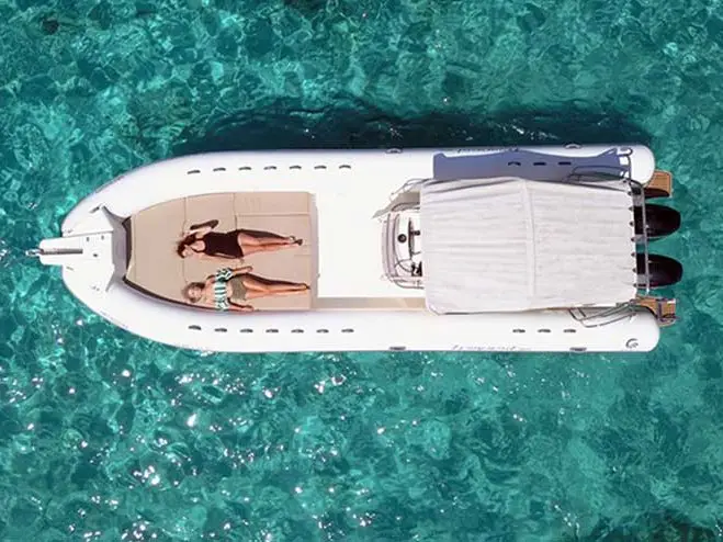 Maxi Rib, Interior image