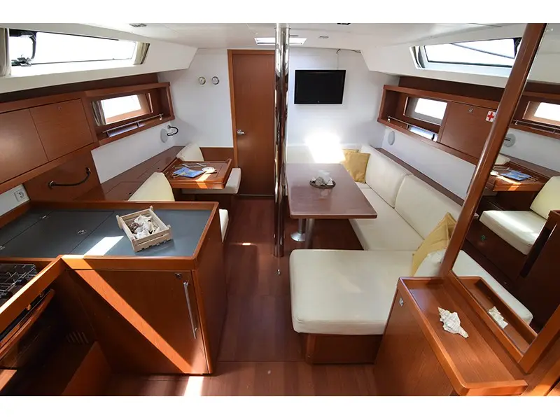 Bolero (Refit 2020), Interior image