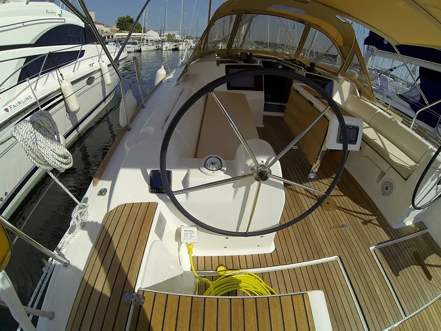 Major Tom, Dufour 382
