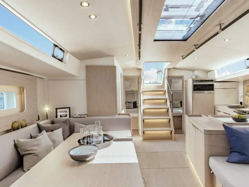 Philia, Interior image