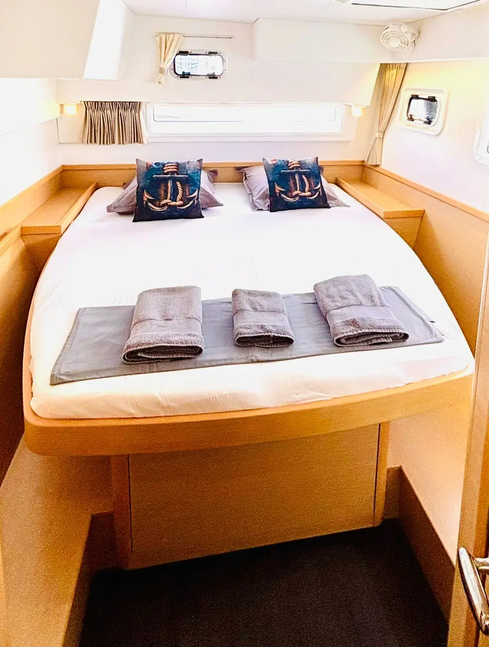 Tigra, Cabin