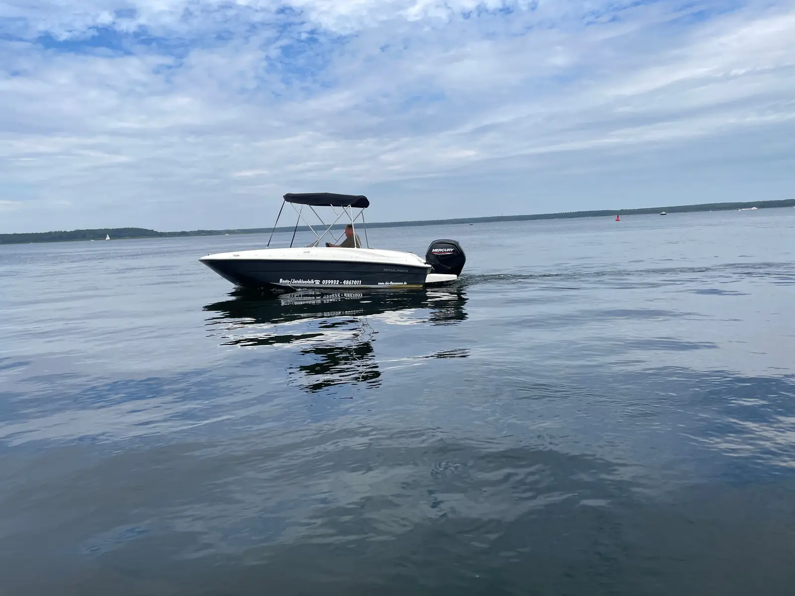 Bayliner E16, Main image