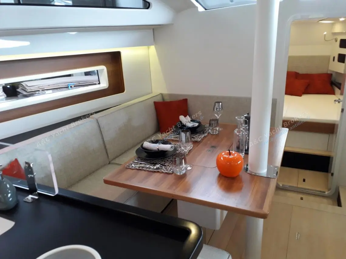 CARIBBEAN DANDY, Interior image