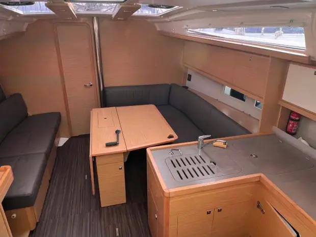 Cyrgric 4, Interior image